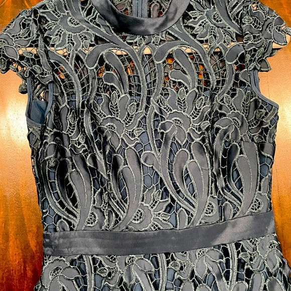 TAHARI MIDI DRESS - Emerald Floral Lace Size 2 - Picture 2 of 5